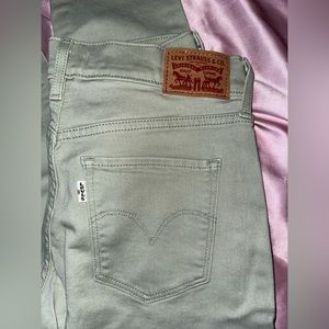 Woman's Levi jeans high waisted
